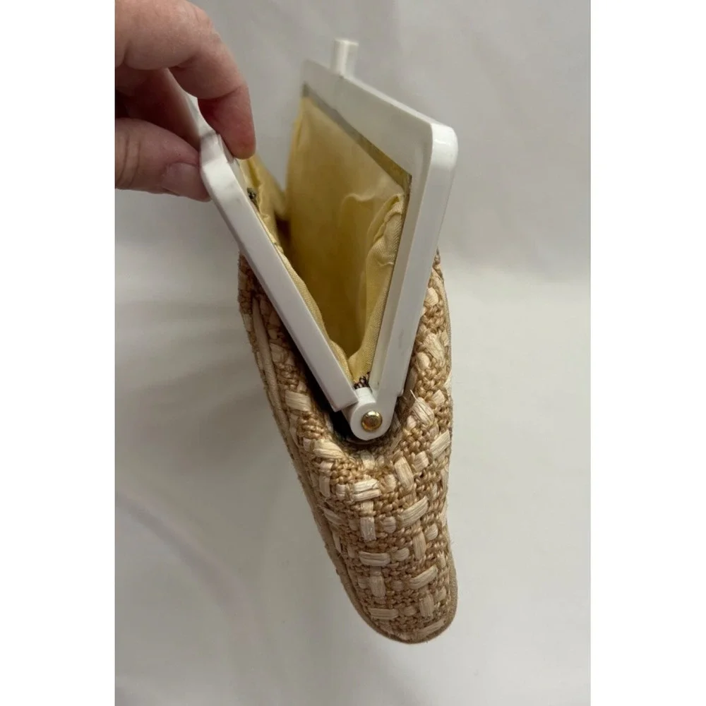 Vintage Woven Straw Raffia Clutch Purse Plastic‎ Snap Closure Chain Strap